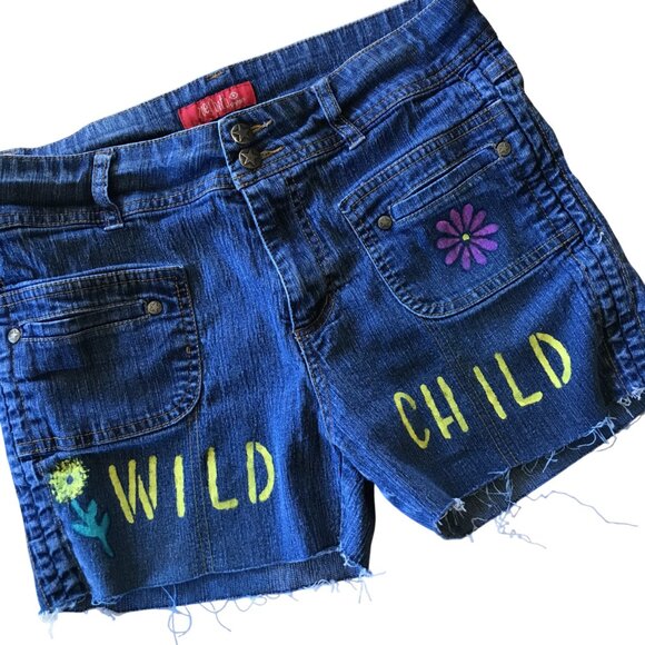 Painted Cutoffs, Junior Size 11: Upcycled Frayed Hippie Wild Child Jean Shorts - Picture 6 of 10